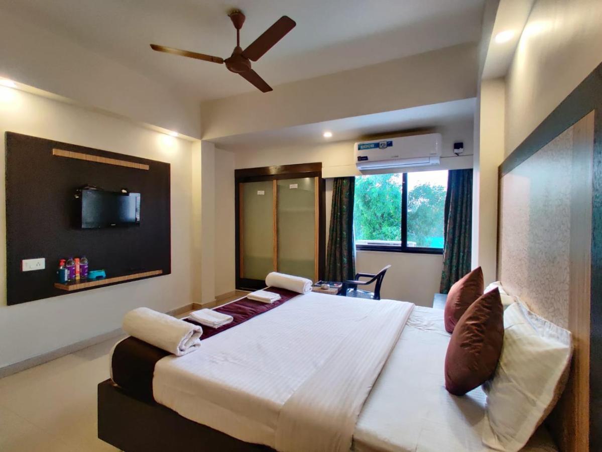 Hotel Ashwin Igatpuri, Pure Veg & Jain Food Εξωτερικό φωτογραφία