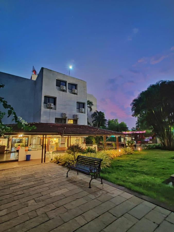 Hotel Ashwin Igatpuri, Pure Veg & Jain Food Εξωτερικό φωτογραφία