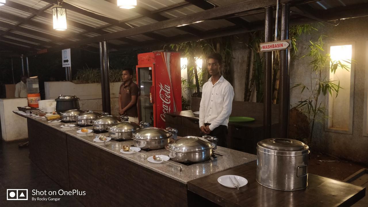 Hotel Ashwin Igatpuri, Pure Veg & Jain Food Εξωτερικό φωτογραφία