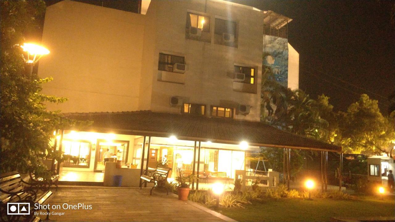 Hotel Ashwin Igatpuri, Pure Veg & Jain Food Εξωτερικό φωτογραφία